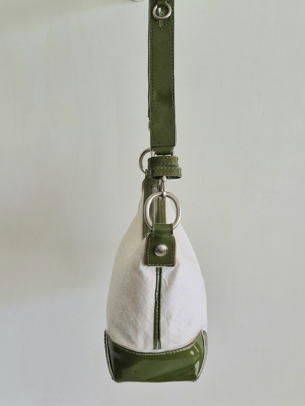 DKNY White Jacquard Canvas and Avocado Green Patent Leatger Mediun Hobo Bag - Picture 4 of 12